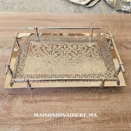 Plateau décoratif artisanal marocain en métal gravé