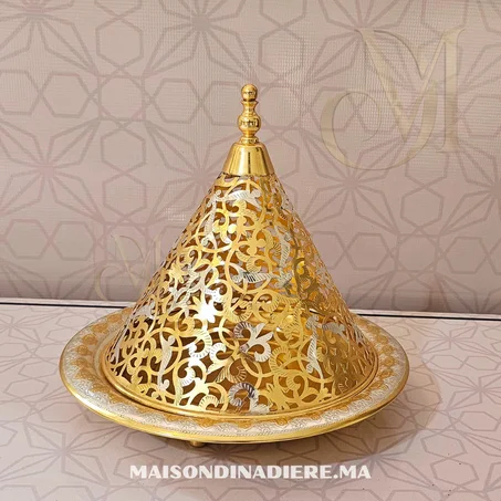 Tajine Décoratif Artisanal Marocain – Finition Dorée et Motifs Ciselés
