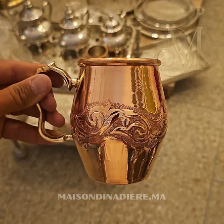 Tasse Marocaine Artisanale en Cuivre Martelé – Fabrication de Fès