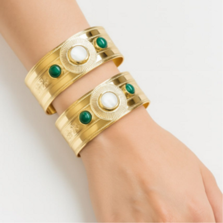 Des bracelets qui racontent une histoire