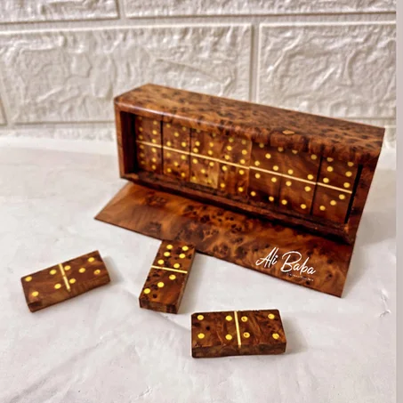 لعبة الدومينو