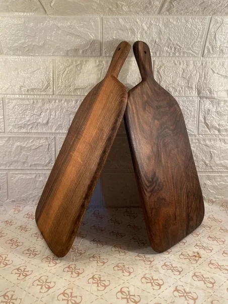 لوح يدوي من خشب الجوز