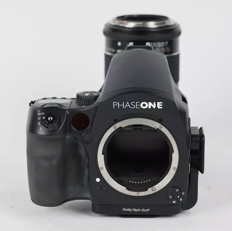 Phase One 645DF Camera Body with Schneider 150mm f/3.5 LS Lens – Includes Case & Cables