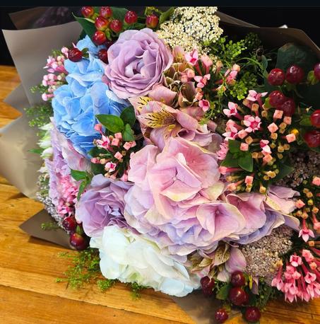 بوكيه ورد نصنع هداياكم بإتقان لتبقى ذكرى لا تنسى