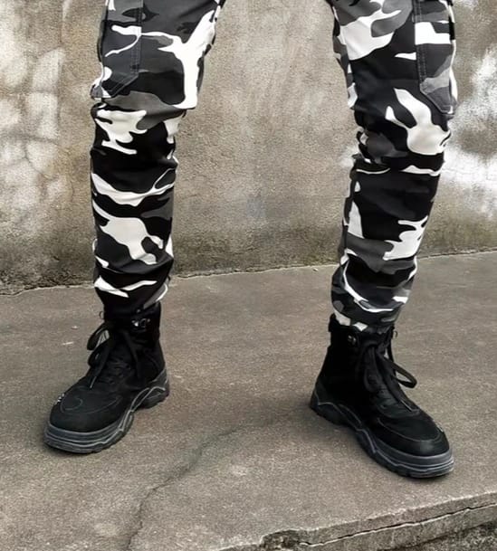 عسكري أبيض واسود