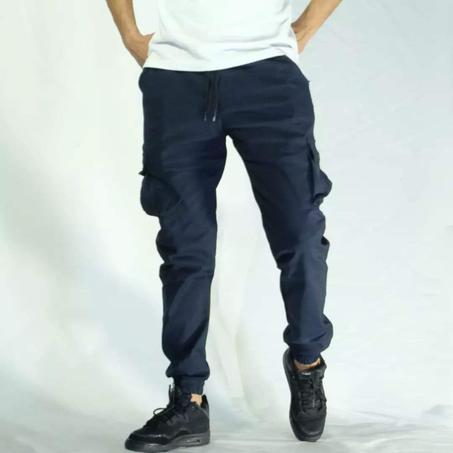 مستوى جديد من الجرأة والأناقة مع السروال العسكري باللون الأزرق البحري!