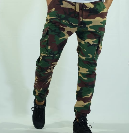 السروال العسكري المميز استعد لخوض مغامراتك اليومية بأسلوب يجمع بين القوة والأناقة مع السروال العسكري