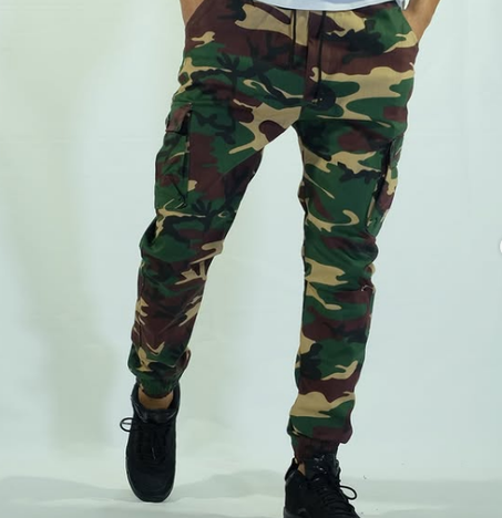 السروال العسكري المميز استعد لخوض مغامراتك اليومية بأسلوب يجمع بين القوة والأناقة مع السروال العسكري