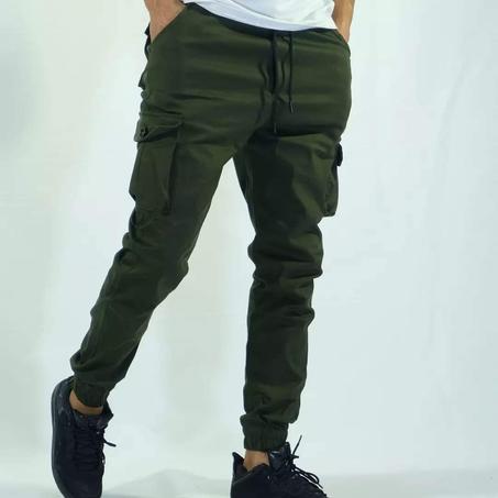 تميز هذا السروال بتصميم عملي وعصري مستوحى من الأزياء العسكرية، ليجمع بين الأداء العالي والأناقة