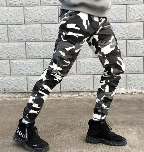 عسكري أبيض واسود