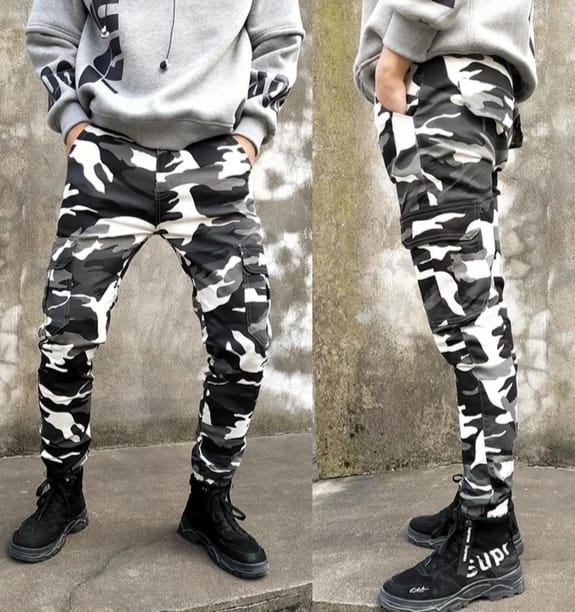 عسكري أبيض واسود