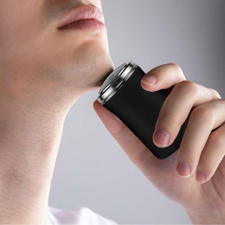 آلة محمولة  للحلاقة الرجال