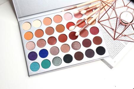 مجموعة مكياج العيون