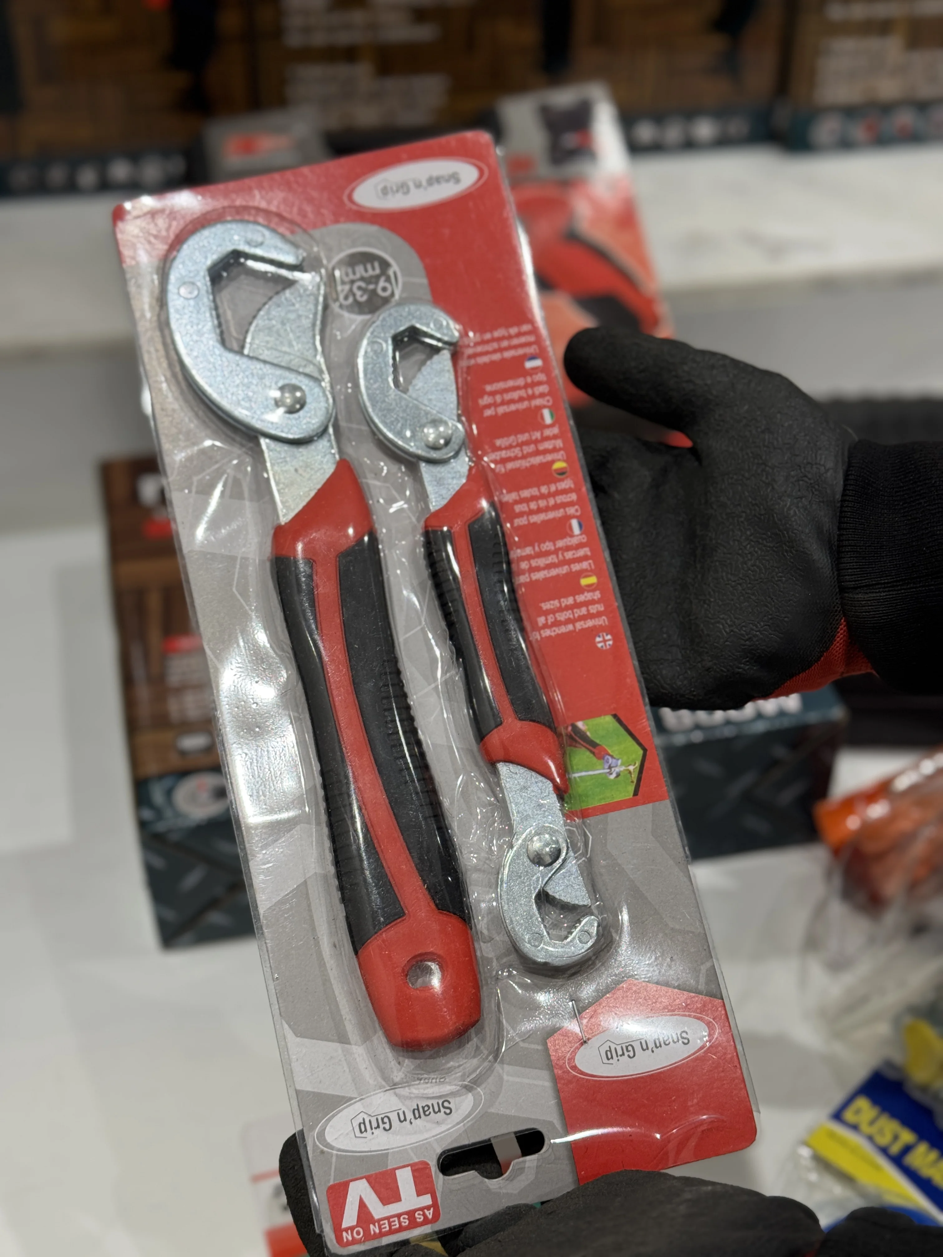 Pack HomeFIX – باقة أدوات الصيانة والبركولاج المنزلية:  شنيوور 880 وات  + فيسووز  + مجموعة أدوات متكاملة