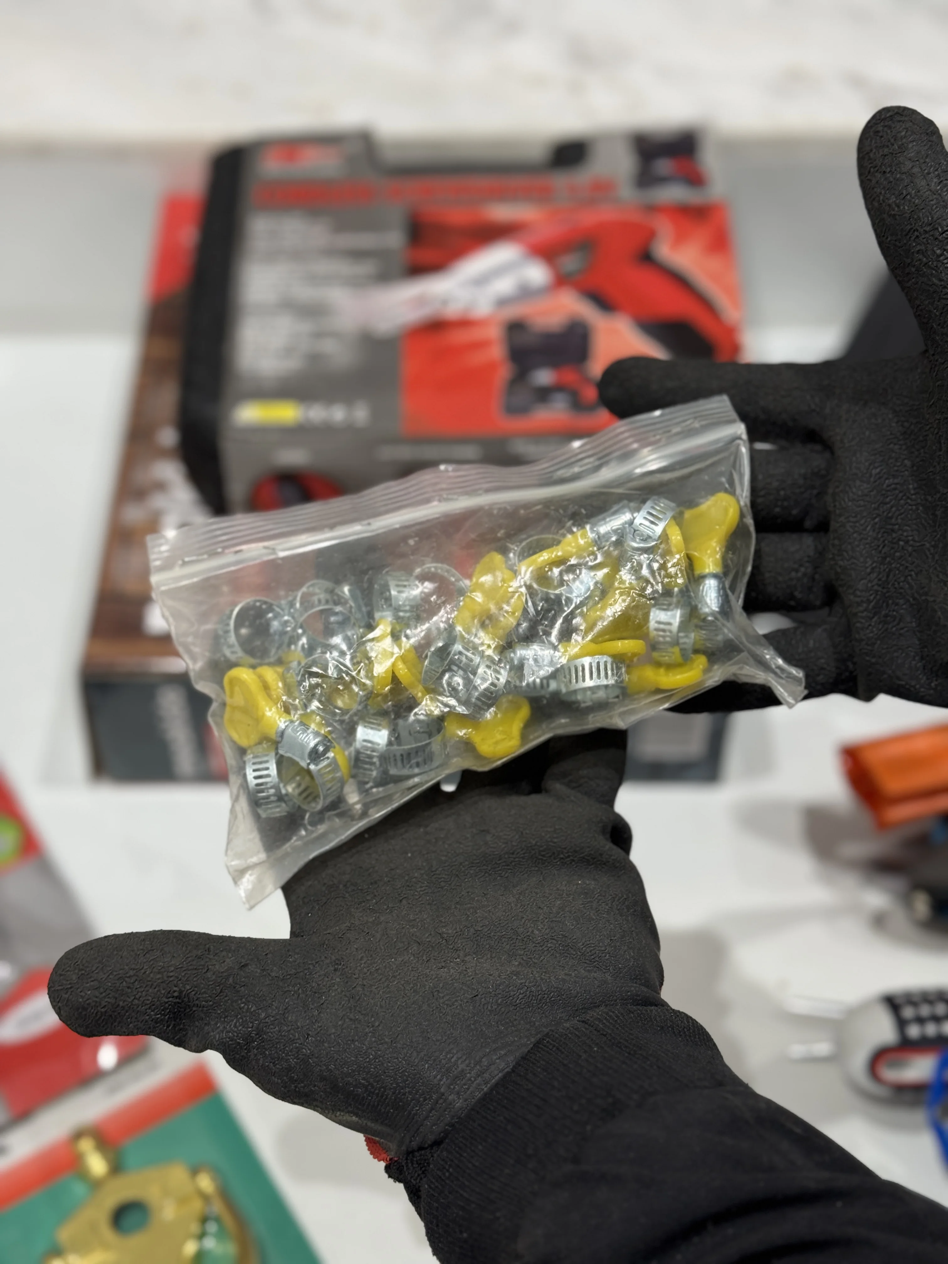 Pack HomeFIX – باقة أدوات الصيانة والبركولاج المنزلية:  شنيوور 880 وات  + فيسووز  + مجموعة أدوات متكاملة