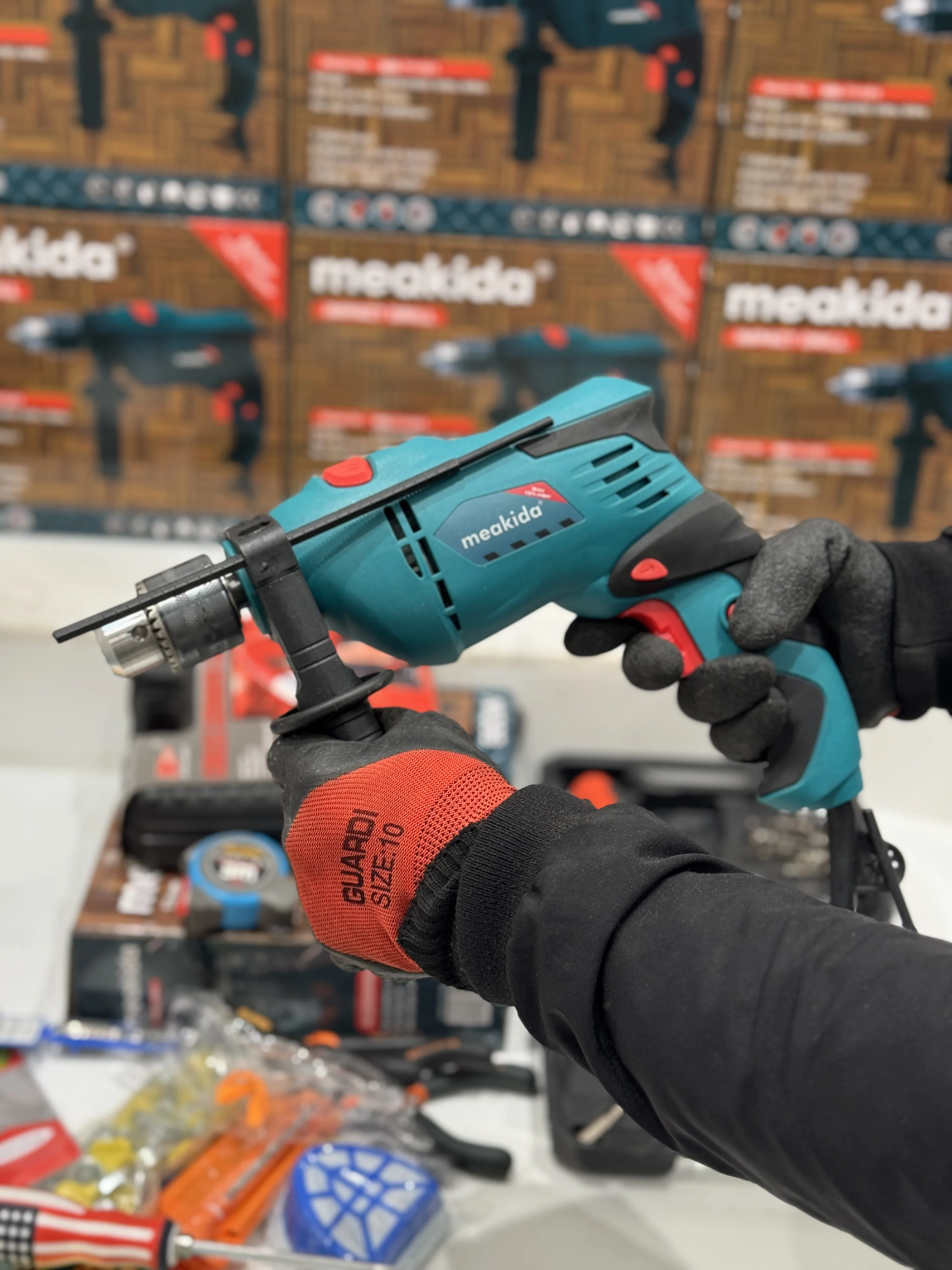 Pack HomeFIX – باقة أدوات الصيانة والبركولاج المنزلية:  شنيوور 880 وات  + فيسووز  + مجموعة أدوات متكاملة