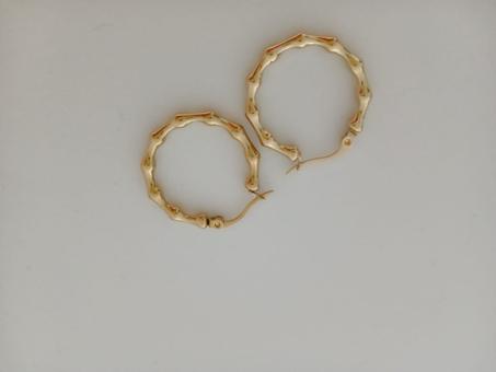 أقراط مستديرة