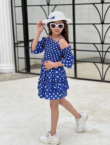 طقم تنورة و قميص بأكمام قصيرة و طربوش