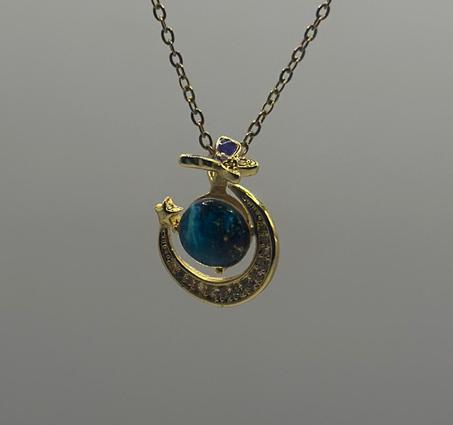 قلادة القمر السحري ــ تصميم فاخر مستوحى من الفضاء