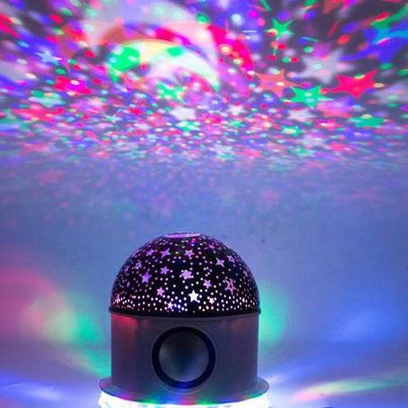 مصباح LED بأضواء ساطعة وتصميم أنيق على شكل كرة مزخرفة بأشكال عديدة.