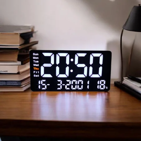 ساعة حائط رقمية عصرية