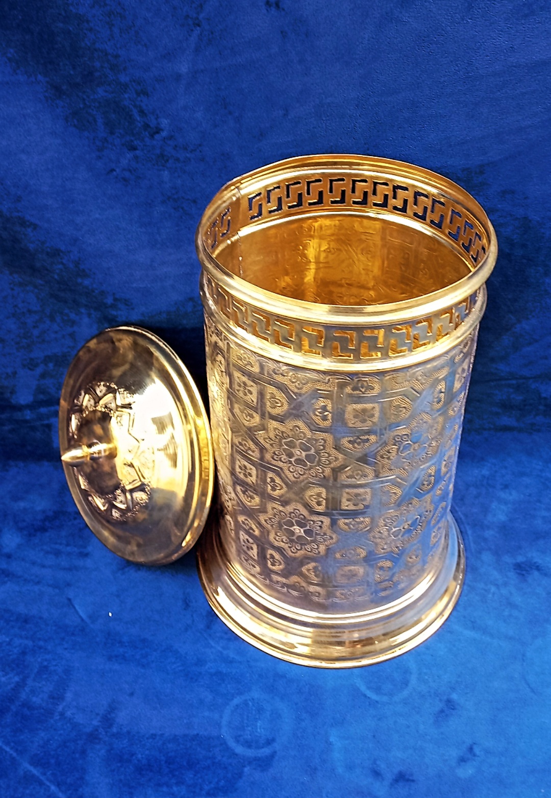 Handcrafted brass trashcan ,Solid Brass Waste Basket,Decorative Brass Waste Bin For Office