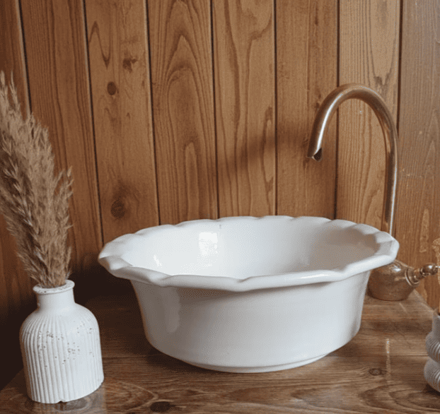 Handcrafted White Ceramic Sink with Wavy Rim – Vintage Farmhouse Basin