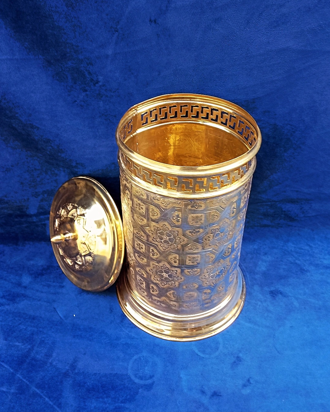 Handcrafted brass trashcan ,Solid Brass Waste Basket,Decorative Brass Waste Bin For Office