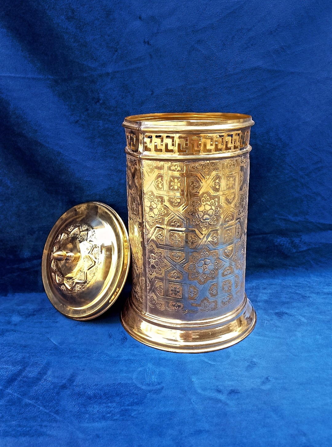 Handcrafted brass trashcan ,Solid Brass Waste Basket,Decorative Brass Waste Bin For Office