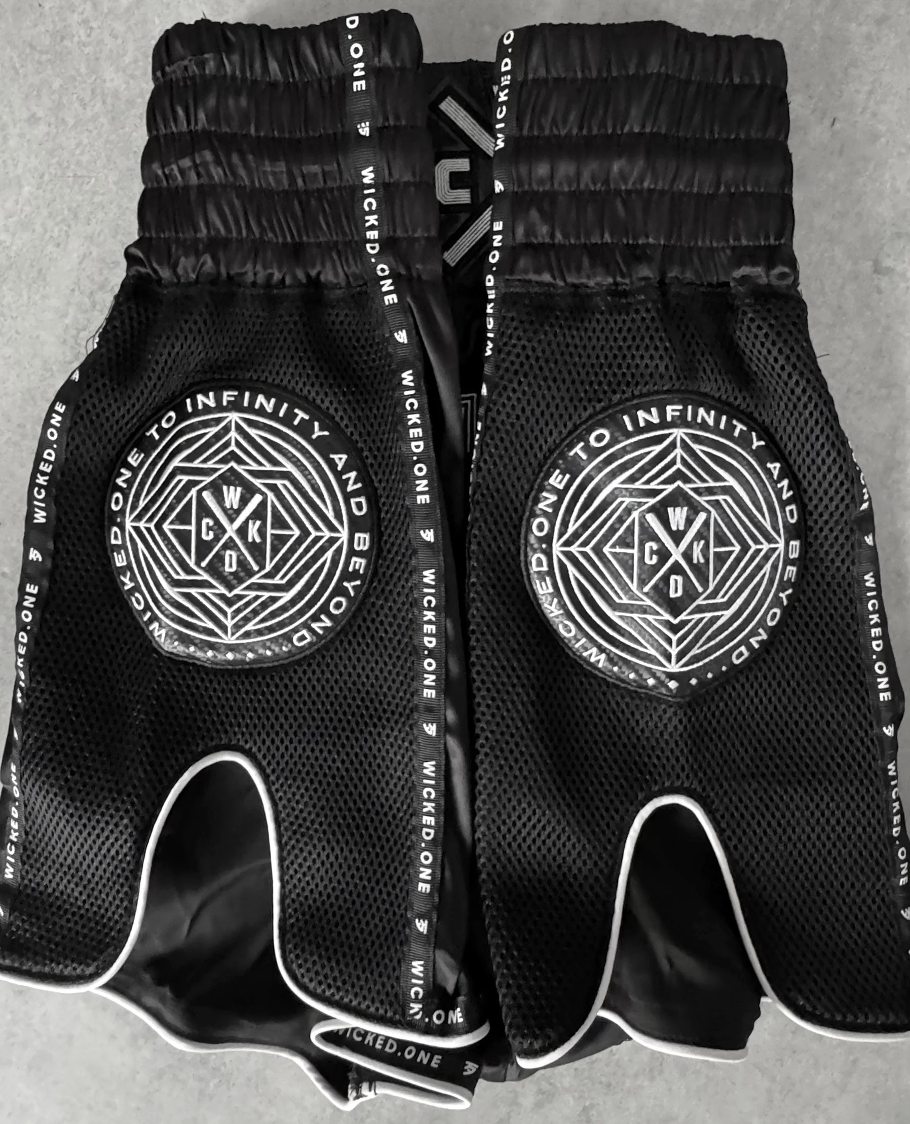 MUAY THAI CROSS-LINE SHORTS BLACK