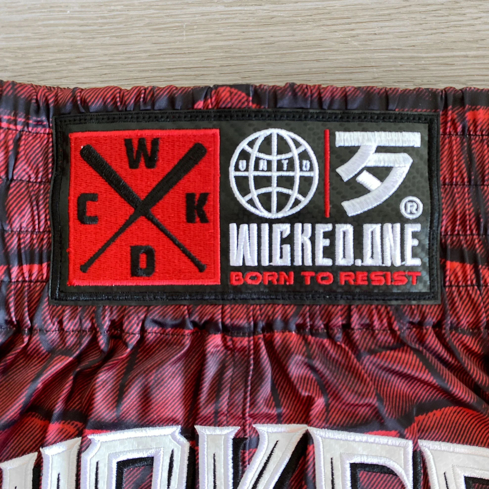 MUAY THAI SHORTS CAIMAN RED