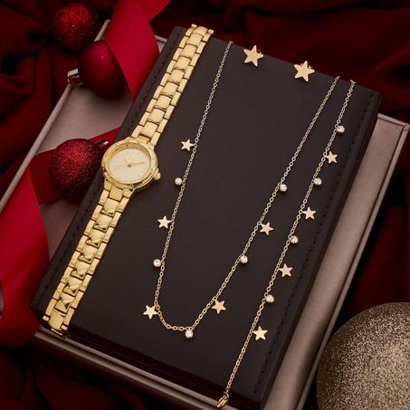 Un pack de 4 pièces chaîne, bracelet, bagues, bague,