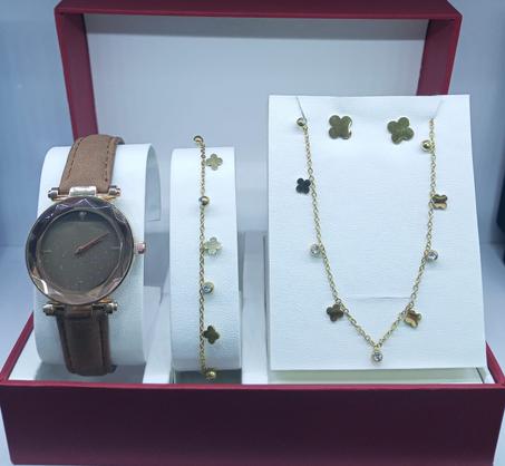 Pack de trois pièces + montre-bracelet gratuite