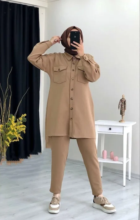 سورفيت نسائية جذابة