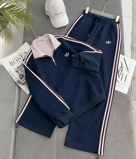 Survêtement Femme Adidas Bleu Marine & Rose – Ensemble 2 Pièces