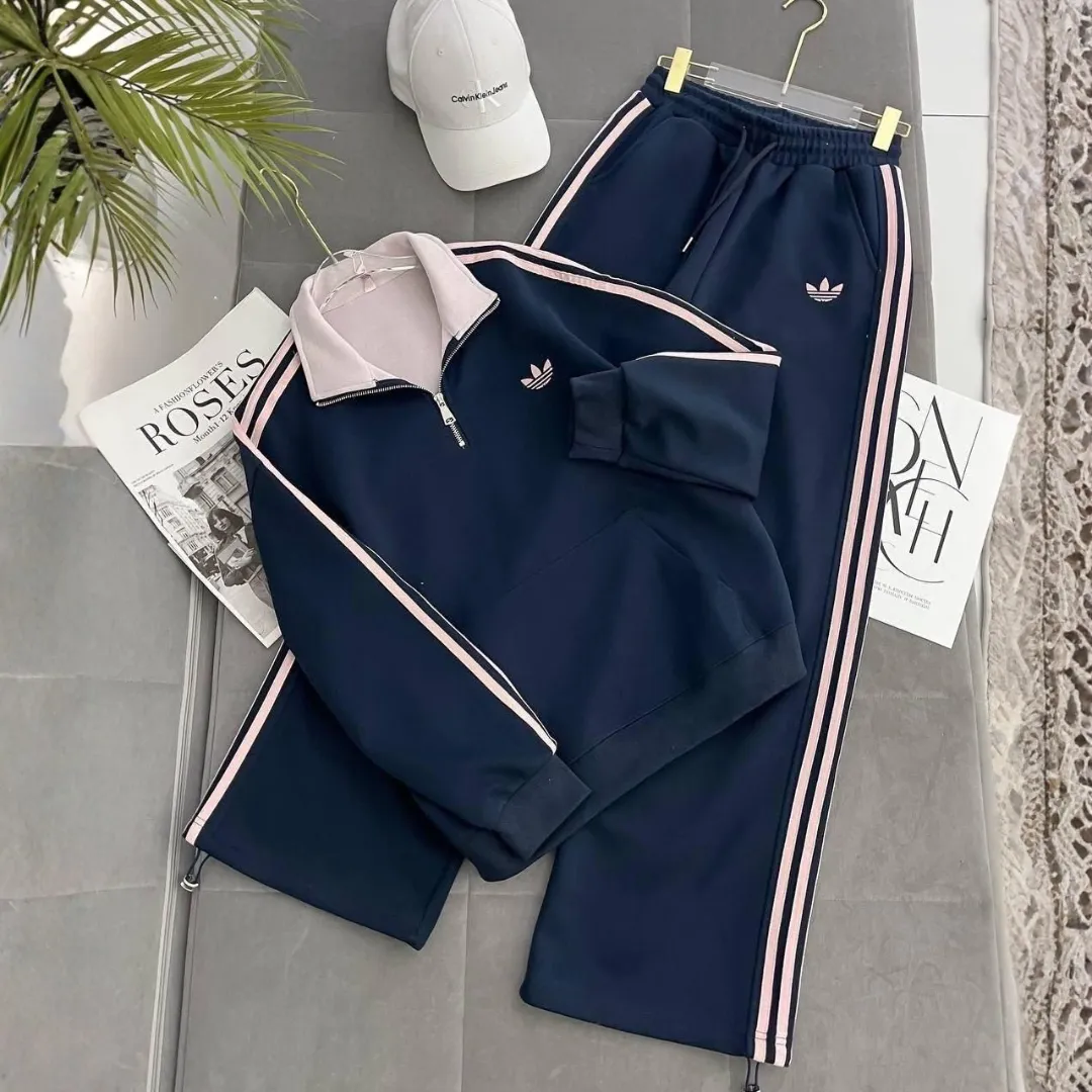 Survêtement Femme Adidas Bleu Marine & Rose – Ensemble 2 Pièces