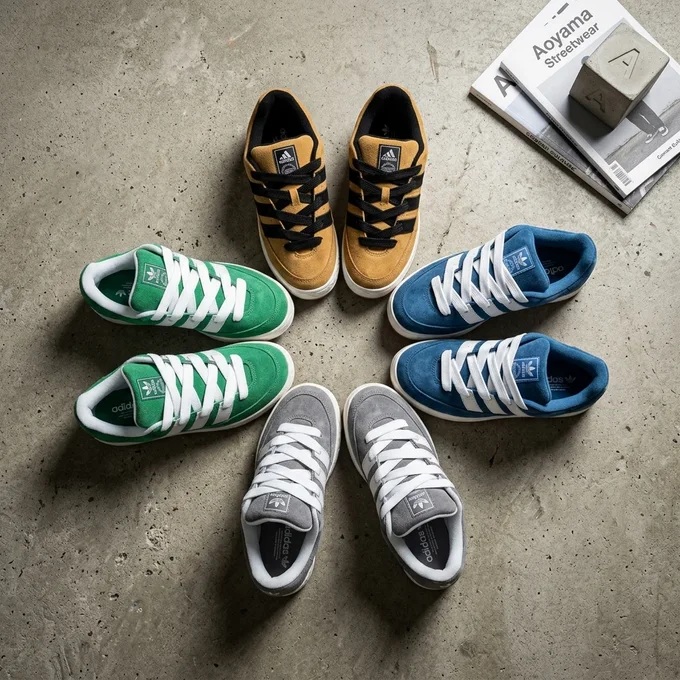 بتصميم جديد كلياً Adidas حذاء رياضي من