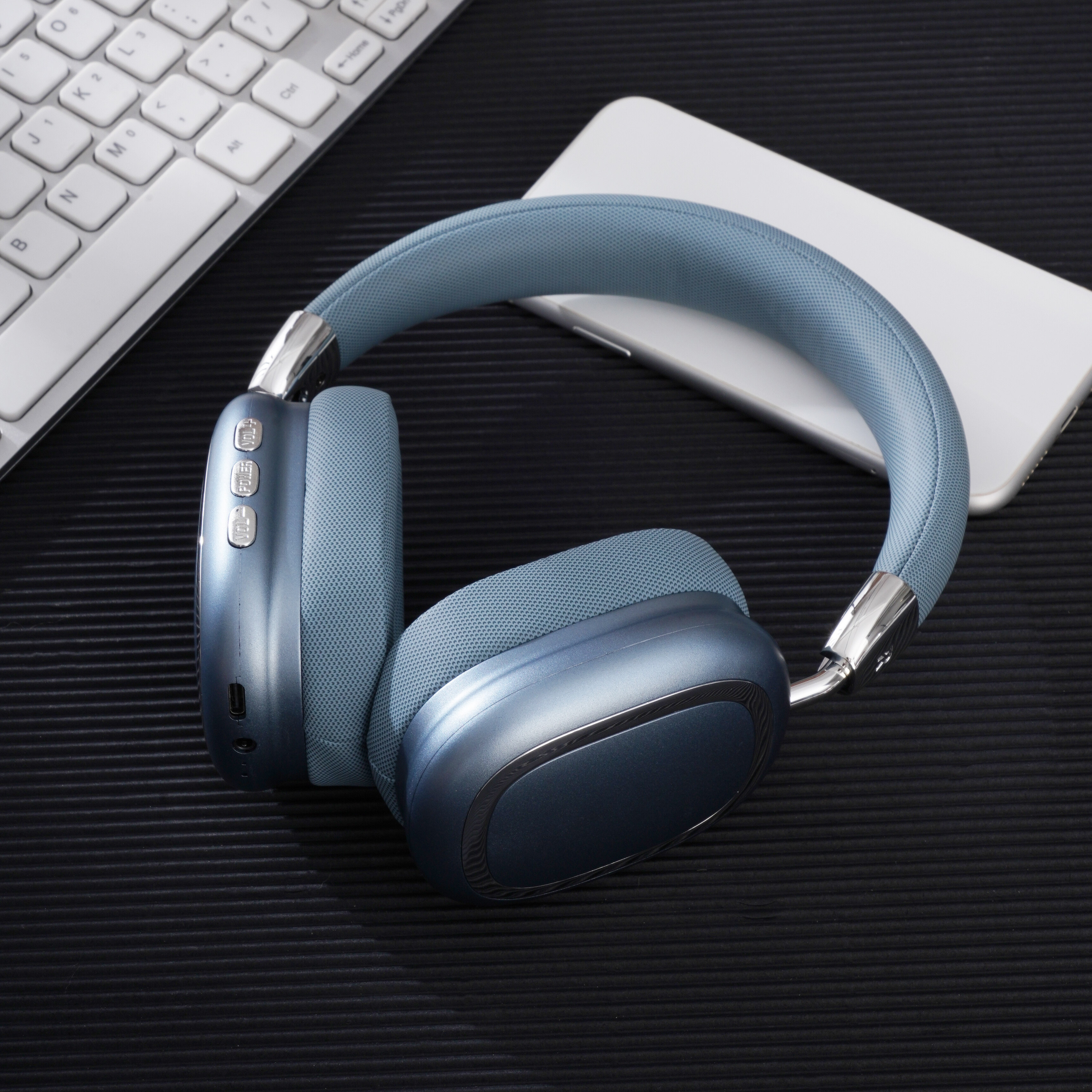 Experience Wireless Freedom with B35 Over-Ear Bluetooth Headphones