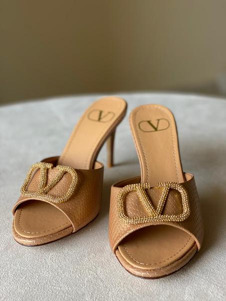 VALENTINO  SLIPPER  SIZE  36........41