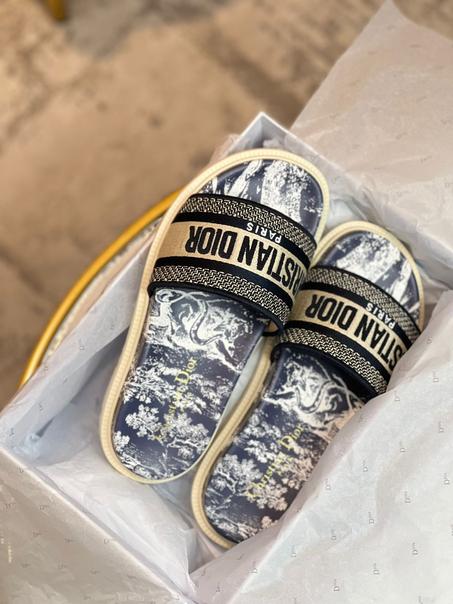 DIOR SLIPPER  SIZE 36 ....41