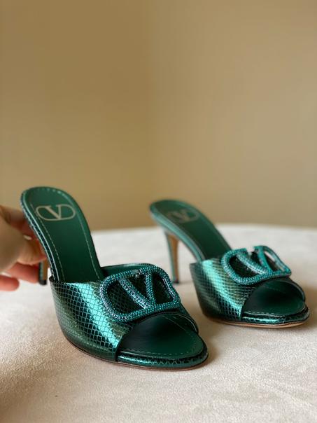 VALENTINO  SLIPPER  SIZE  36........41