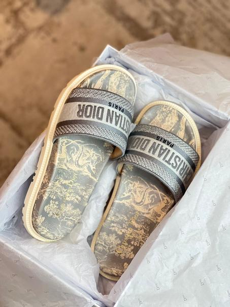 DIOR SLIPPER  SIZE 36 ....41