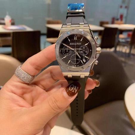 ROYAL OAK OFFSHORE SELFWINDING CHRONOGRAPH