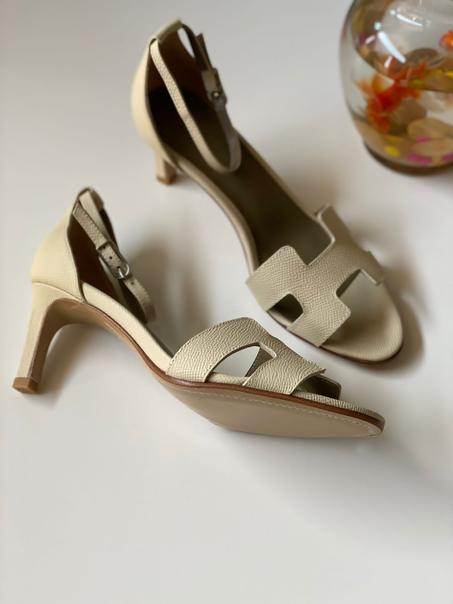 HERMES  SANDAL  SIZE  36.....41