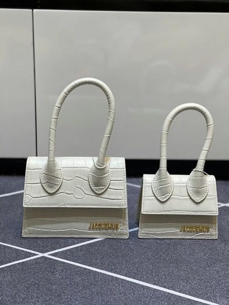 Le grand Chiquito Large leather handbag.