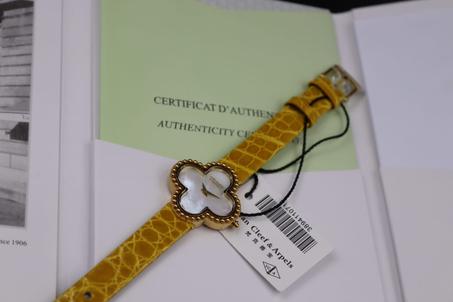 VAN CLEEF   Alhambra watch, small model