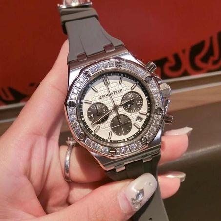 ROYAL OAK OFFSHORE SELFWINDING CHRONOGRAPH