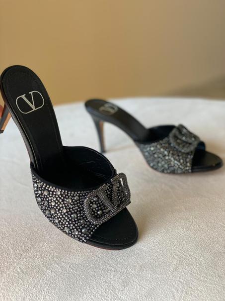 VALENTINO  SLIPPER  SIZE  36........41