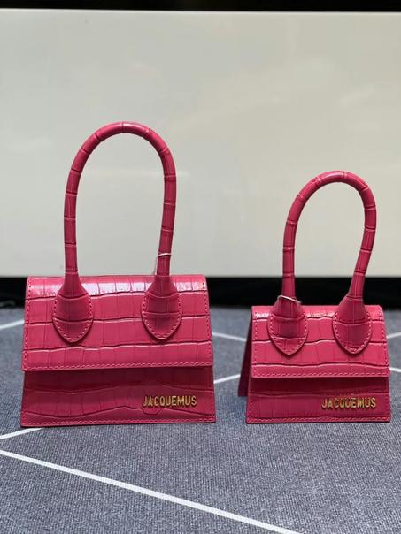 Le grand Chiquito Large leather handbag.