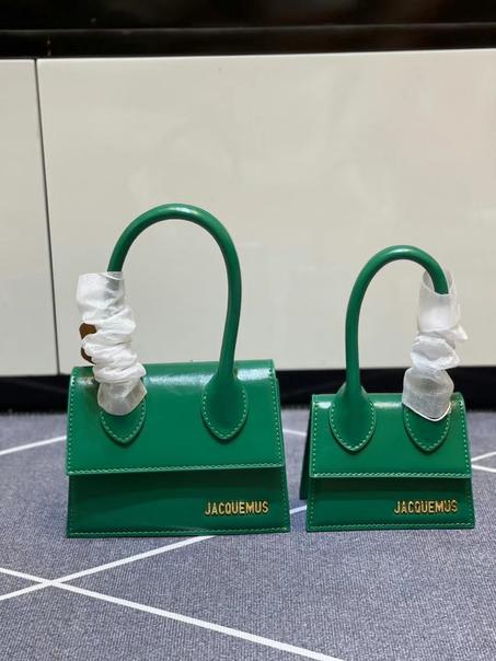 Le grand Chiquito Large leather handbag.